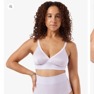 NWT Bodily the effortless bra size M in lavendar haze